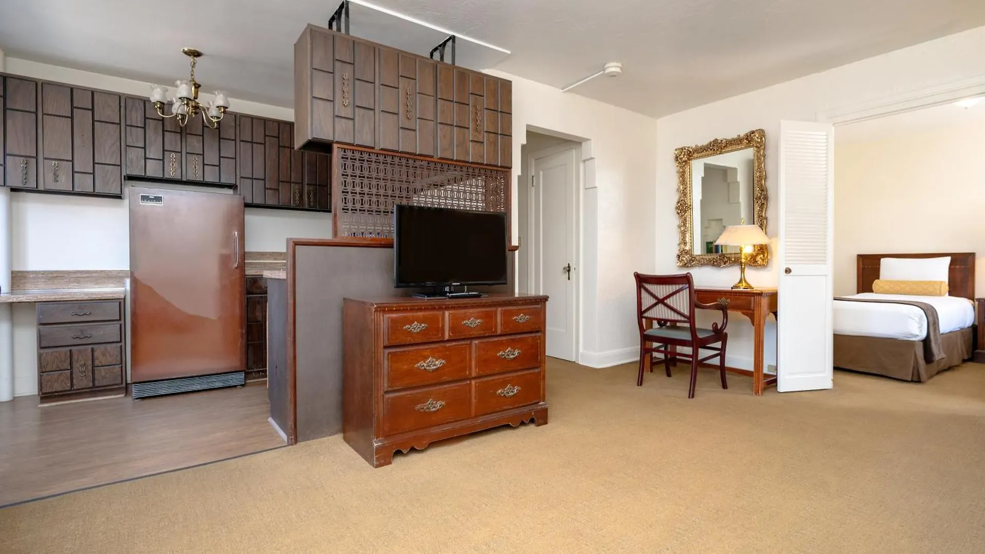 The Baroness Hotel Seattle 2*,